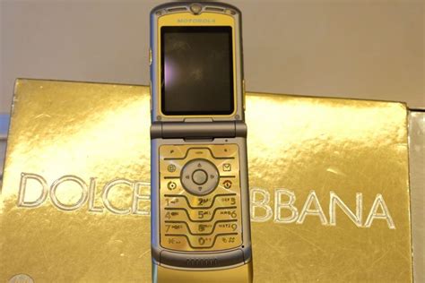 moto razr dolce gabbana|Moto Razr v3m.